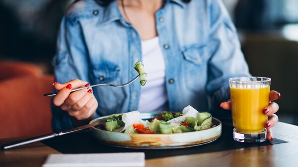 Une alimentation équilibrée pour prévenir les hémorroïdes et les fissures